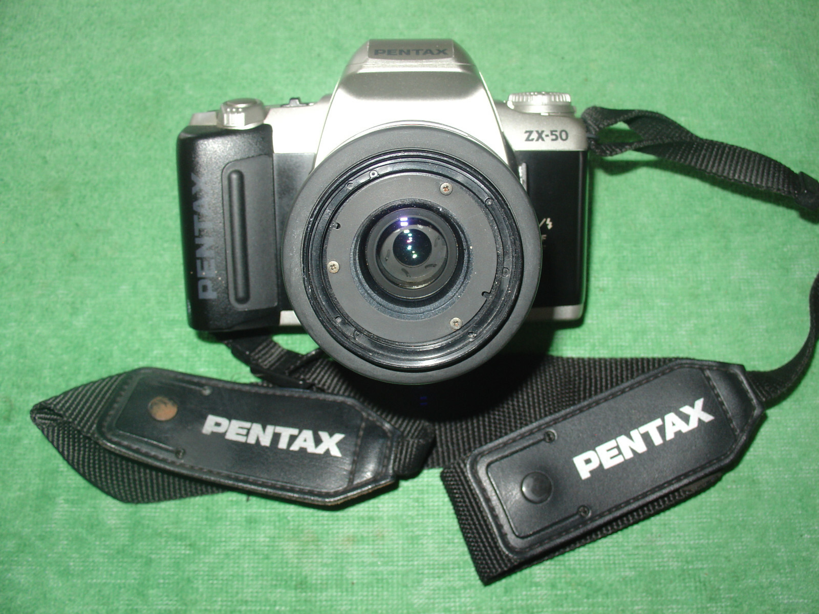 VINTAGE PENTAX ZX-50 35mm FILM CAMERA WITH PENTAX 35-80mm
