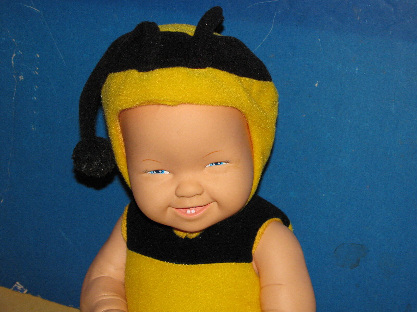 Unimax ANNE GEDDES Bumble Bee Doll/Original Outfit/Very Nice Condition.