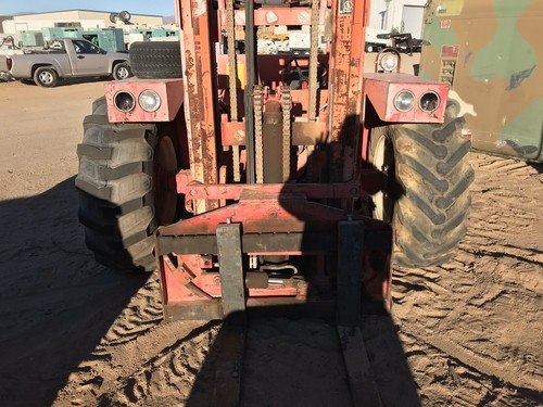 8000 lbs. capacity pneumatic tire forklift
