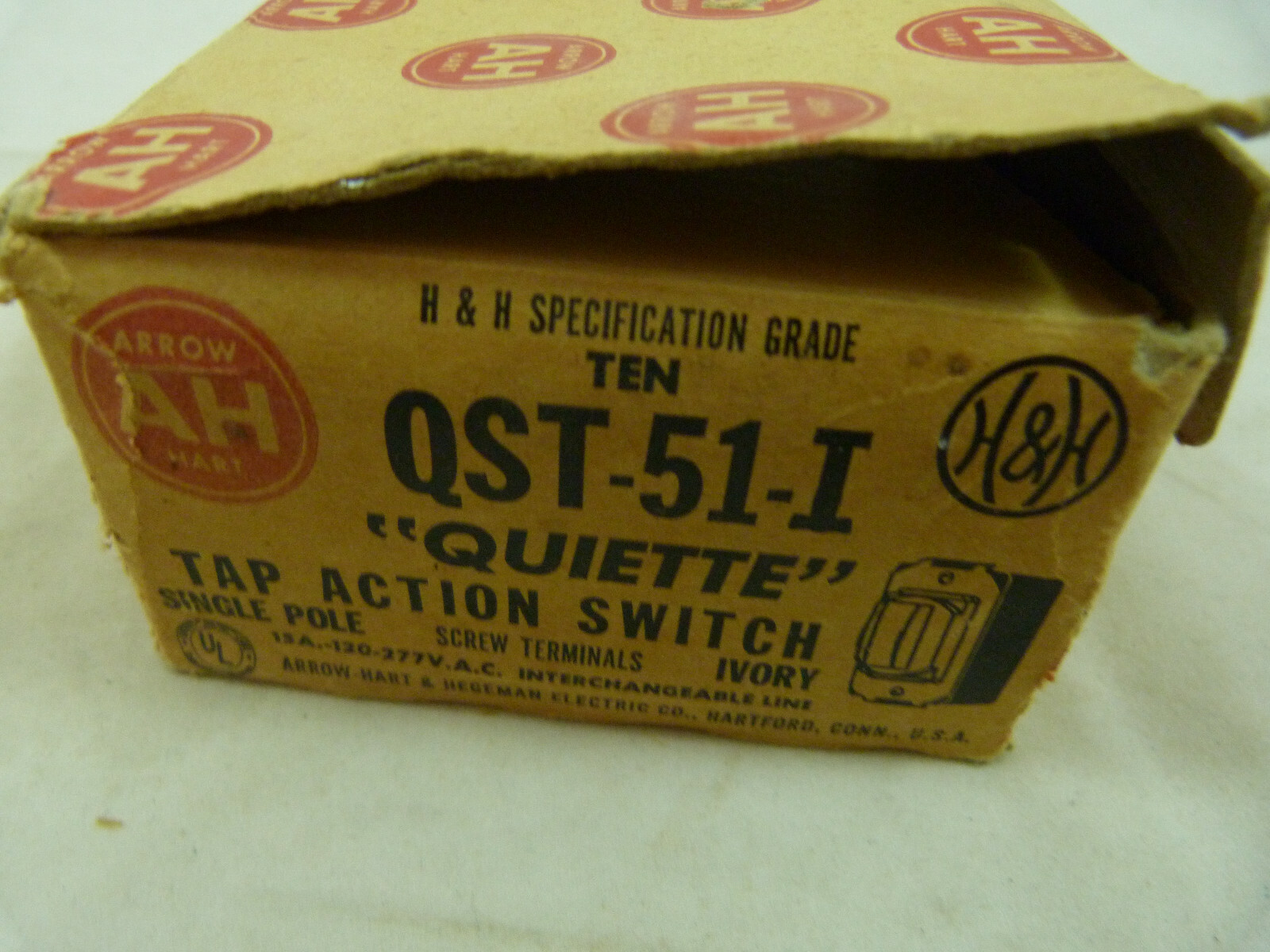 Vintage Arrow Hart AH QST-51-I Quiette Tap Action Switch Single Pole Ivory NOS