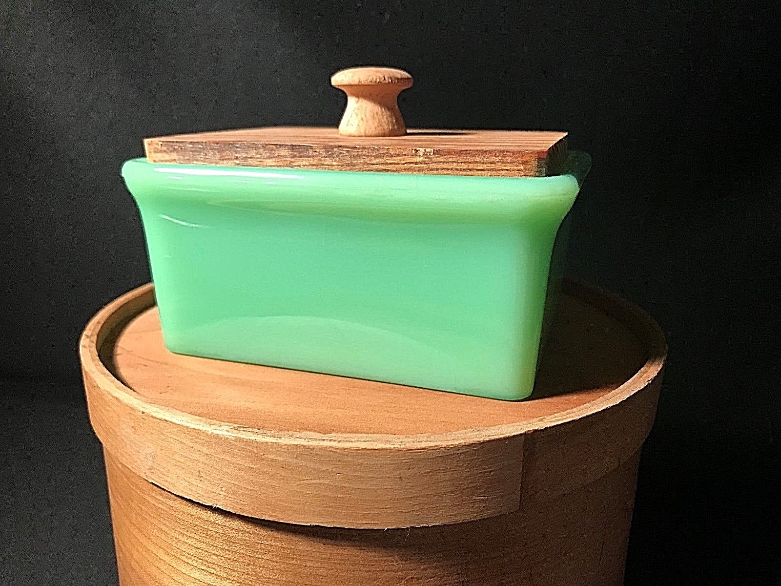 MCKEE Refrigerator Bowl or Dish Jadeite / Jadite Wood Lid Included