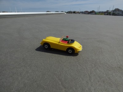AURORA TJET VIBRATOR  1541 LEMON YELLOW XK140 JAGUAR CONVERTIBLE HO SLOT CAR NOS