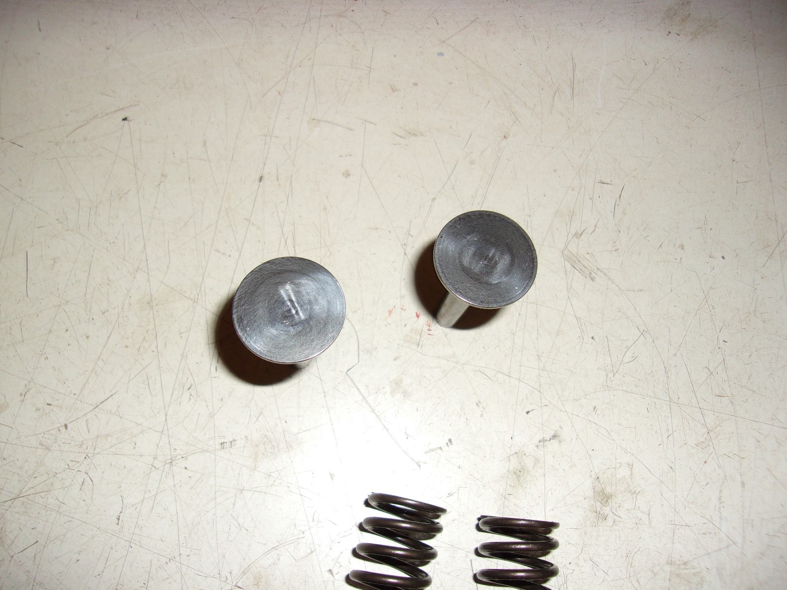 Tecumseh 8H.P.HM80 intake and exhaust valves with springs 34035 27878A