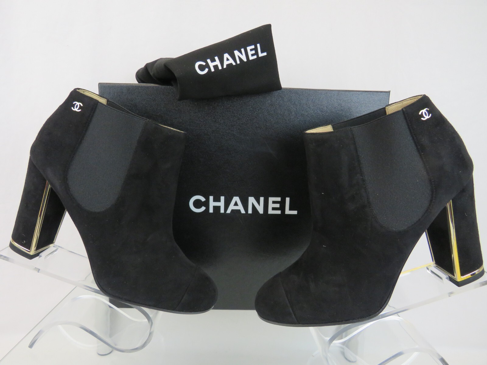 Pre-owned Chanel G31660 Black Suede Gold Logo Chelsea Heel Short Ankle Booties Pumps 37