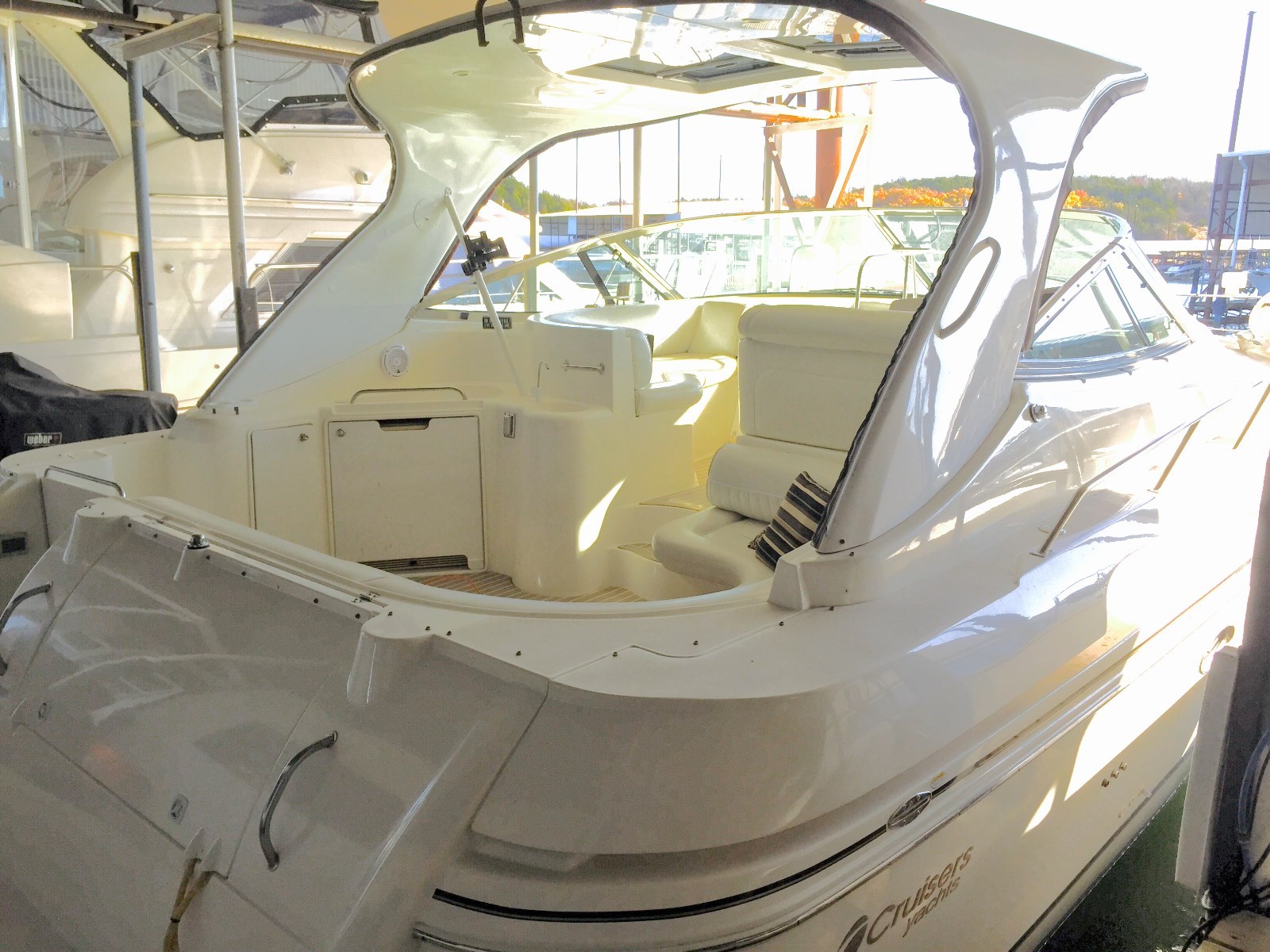 2003 Cruisers Yachts 3870 Express Cruiser