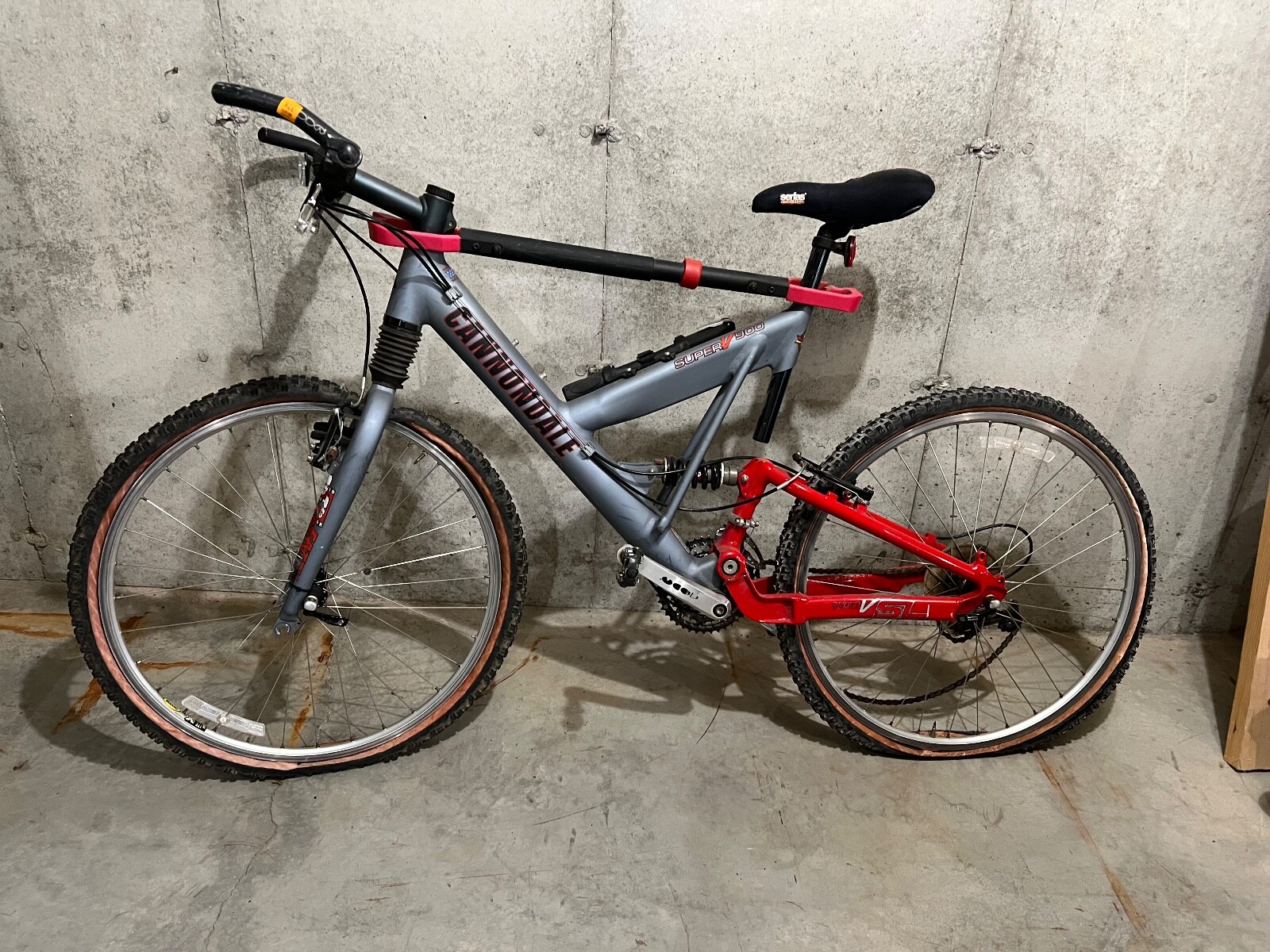 Cannondale Super V 900 Mountain Bike