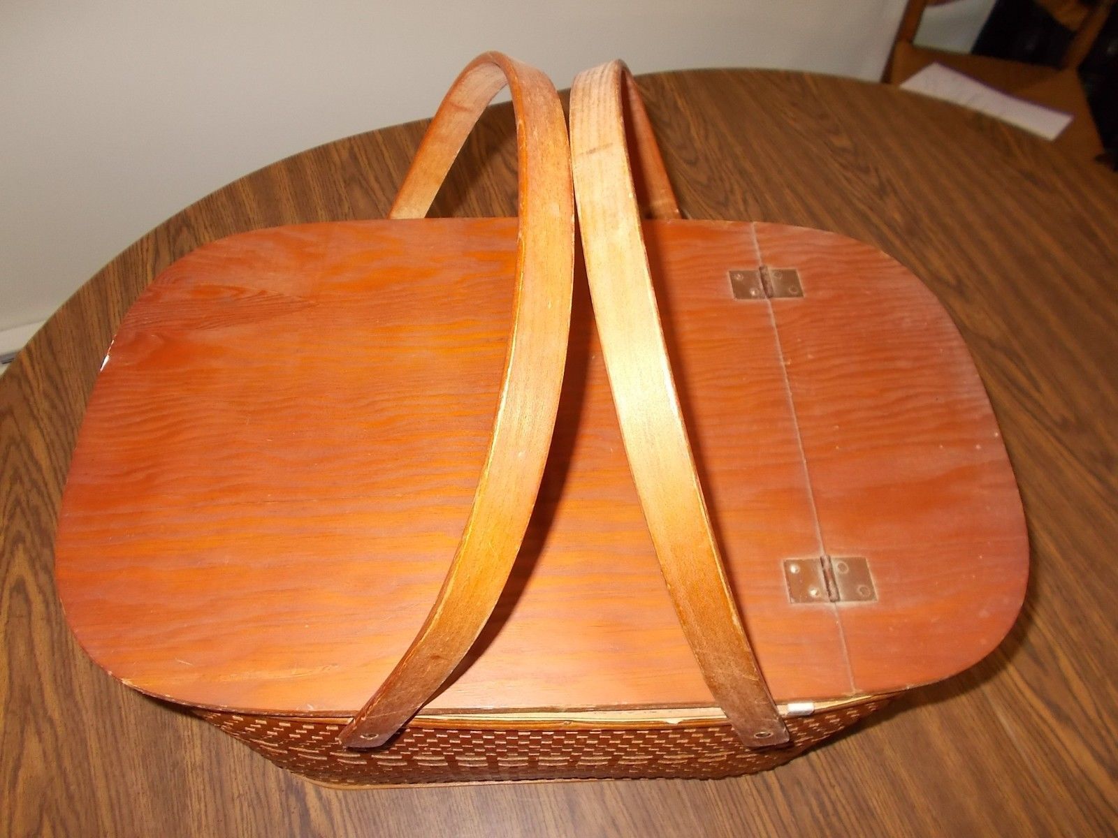 Large Picnic Basket w/ Pie Shelf Vintage HAWKEYE Burlington Woven Wicker