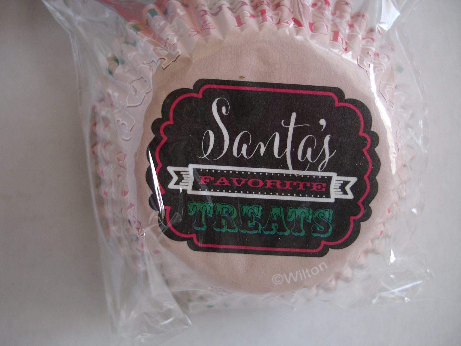 Wilton Santa's Favorite Treats Standard Baking Cups, 75 Count, Brand New