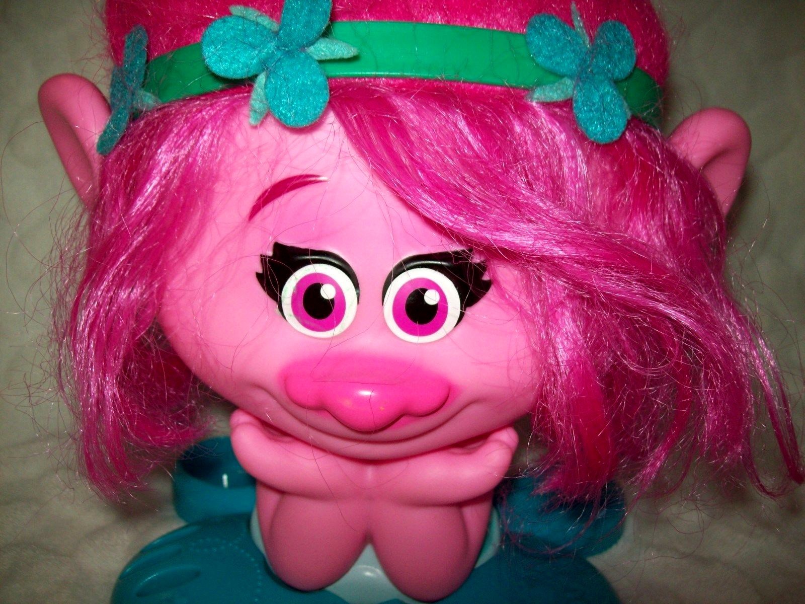 trolls just play poppy styling station troll toy standable doll hair style head