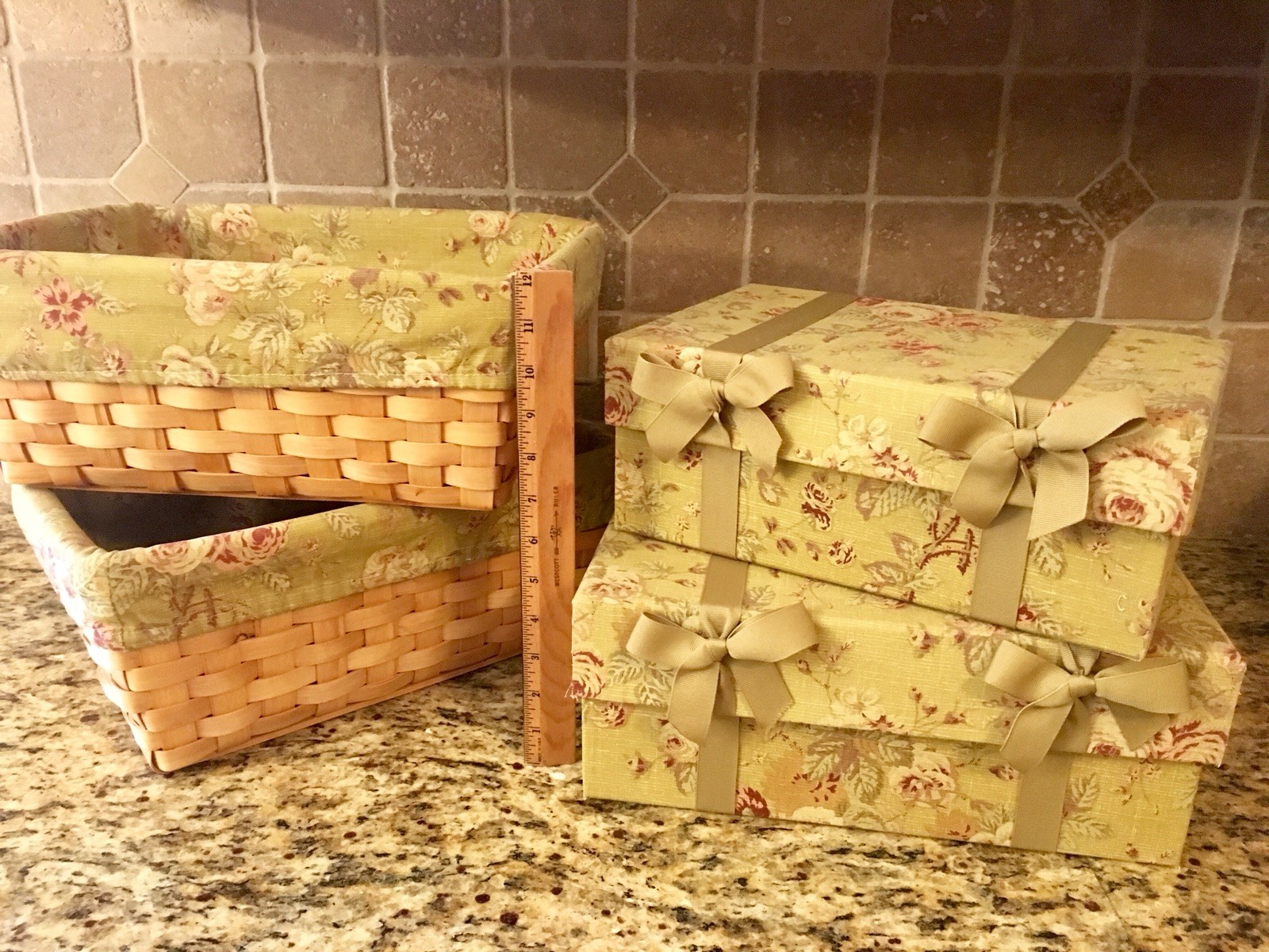 4 MATCHING FARMHOUSE SET ~ 2 WICKER BASKETS + LINERS, 2 NESTING BOXES + BOWS