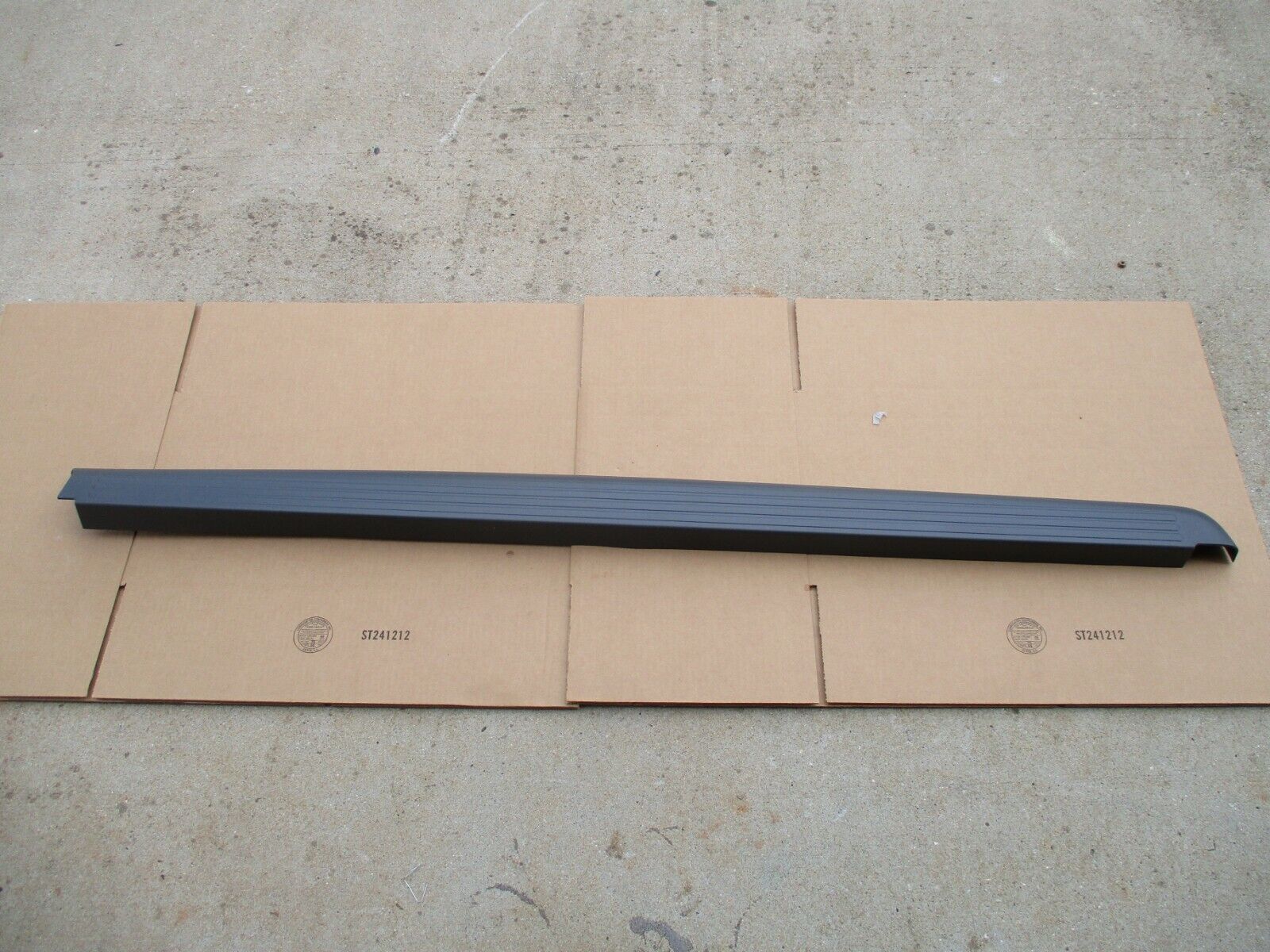 13 14 15 16 17 FRONTIER RIGHT PICK UP BOX BED RAIL COVER CAP 13 14 15 16 17 FRONTIER RIGHT PICK UP BOX BED RAIL COVER CAP