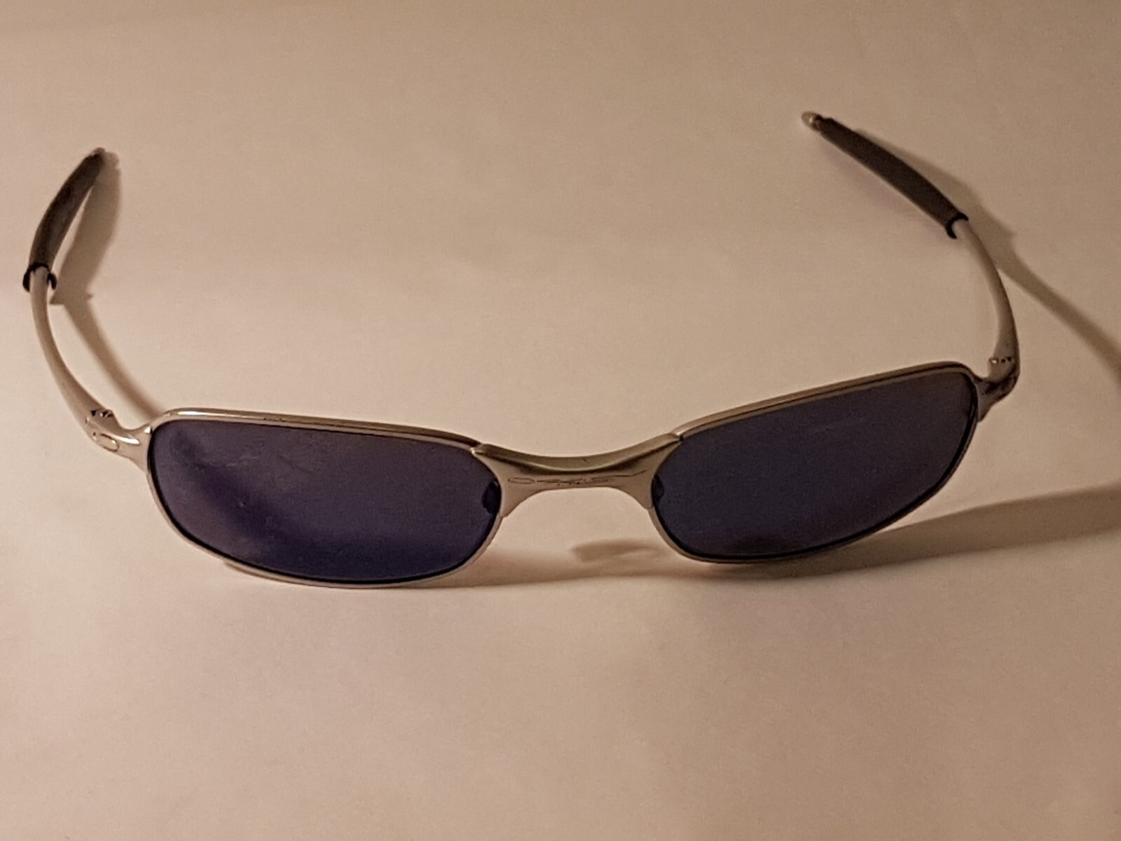 小物 oakley square wire 2.0 Oakley Square Wire 2.0 Sunglasses Silver Frame Blue Iridium