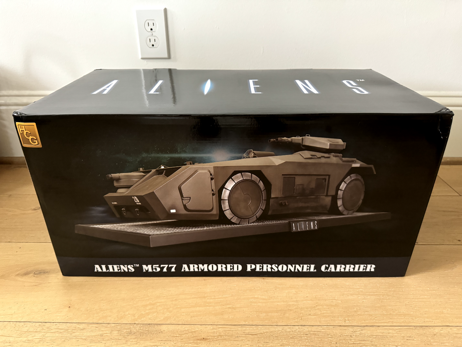 特撮 ALIENS ARMOR PERSONNEL CARRIER Aliens Armored Personnel Carrier 1:18 Scale Vehicle Green
