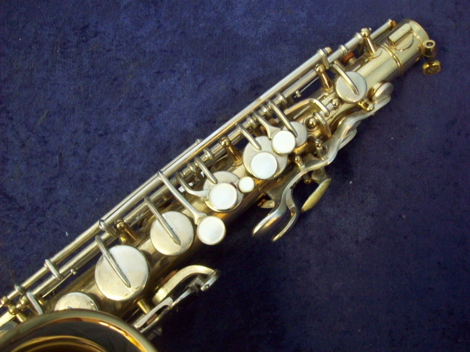 VINTAGE BUESCHER ARISTOCRAT ALTO SAXOPHONE + ORIGINAL VINTAGE CASE