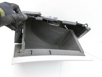 Mercedes W176 A200 12-15 Handschuhfach Handschuhkasten Mercedes W176 A200 12-15 05.11.2012 A1766800091 B10556 gebraucht Vorschau 4
