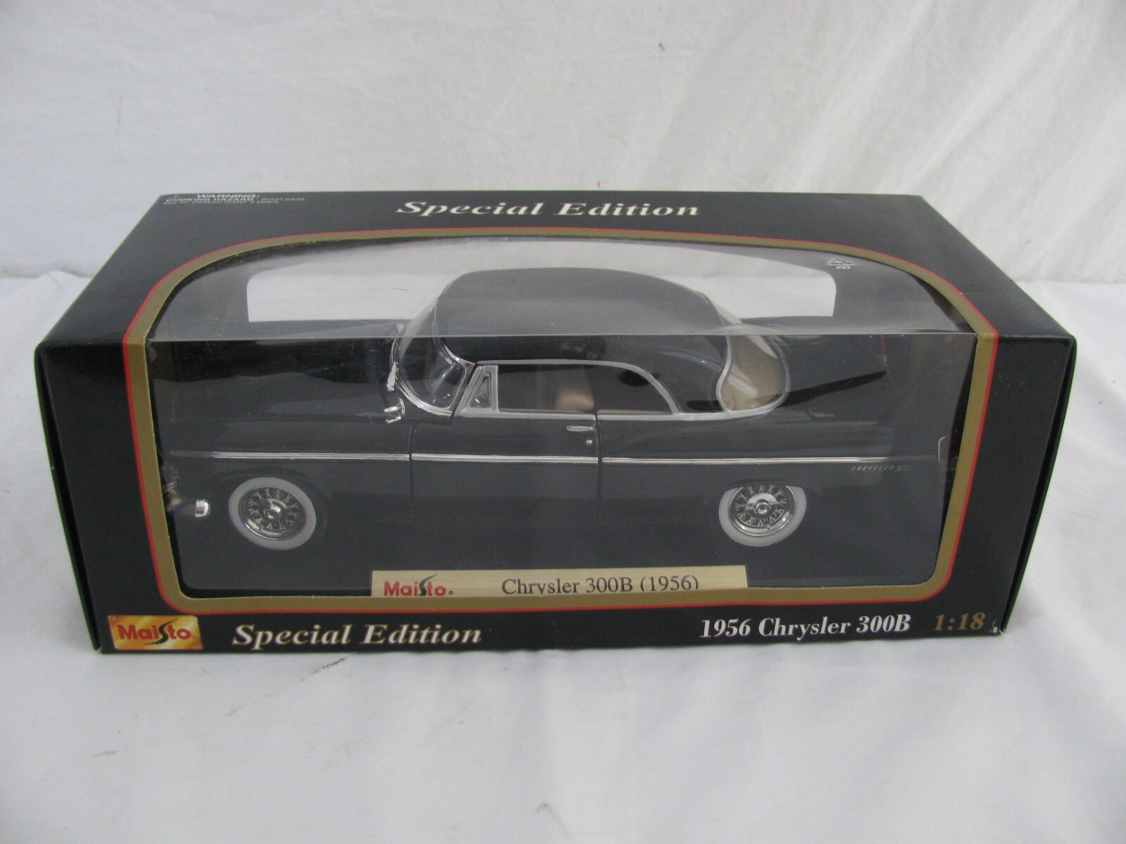 マイスト　クライスラー300B 1/18 Maisto 1956 Chrysler 300B. 1:18 scale. White. Special