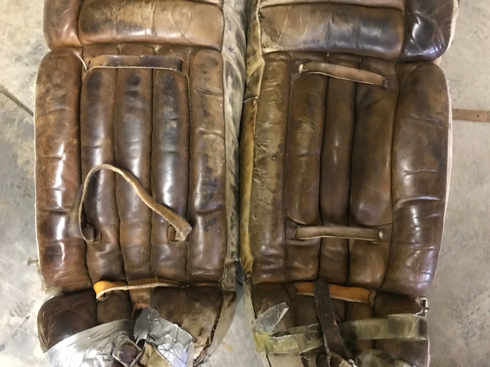 !!! VINTAGE HOCKEY GOALER PADS   31 ¨ !!! VERY RARE !!! WOW !!!