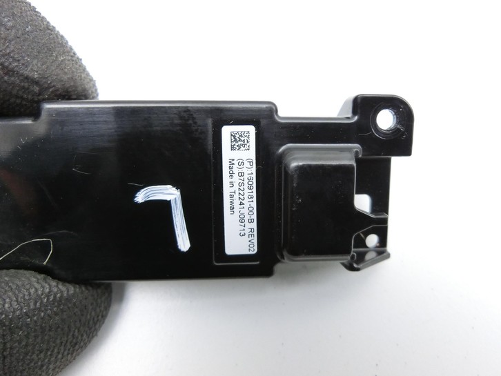 Tesla Model S Palladium 21-25 Mikrofon Links Tesla Model S Palladium 21-25 30.07.2024 1609181-00-B gebraucht Vorschau 4