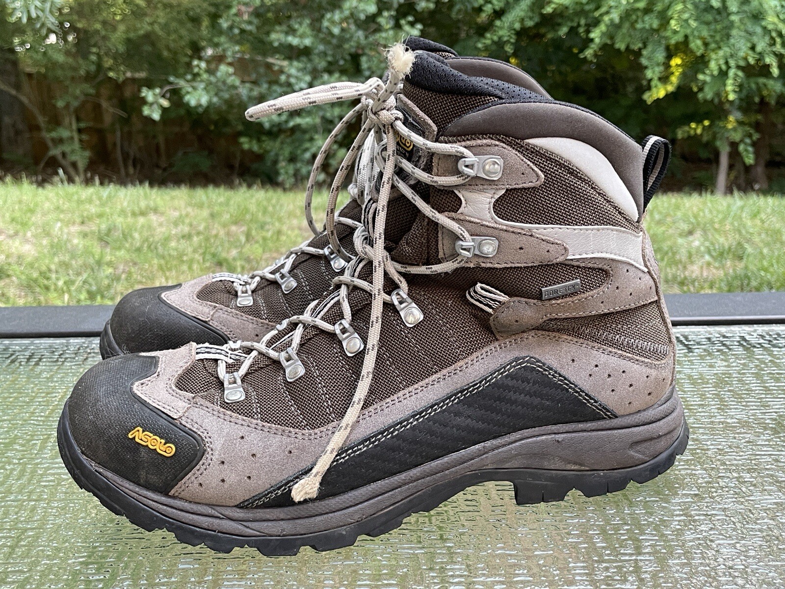 10.5 hiking boots