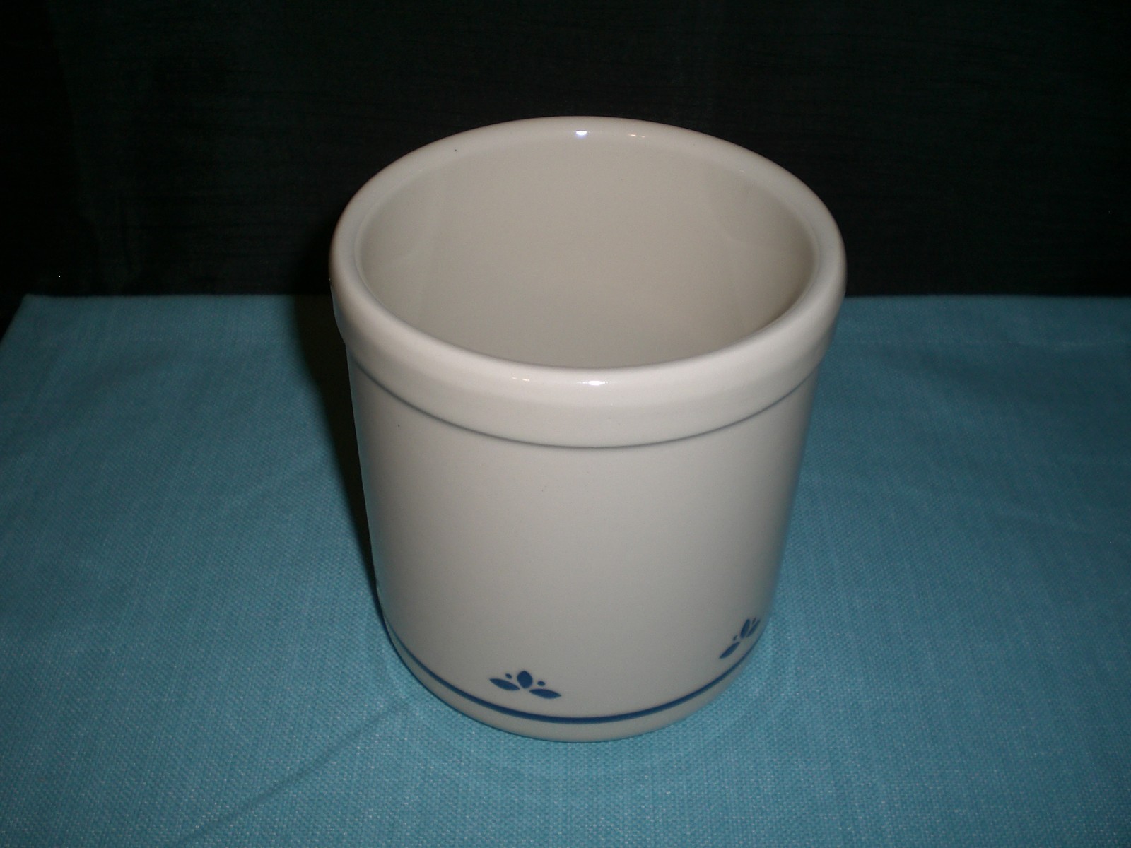 FP Friendship Pottery Roseville Ohio 1 quart Crock; 5 1/4