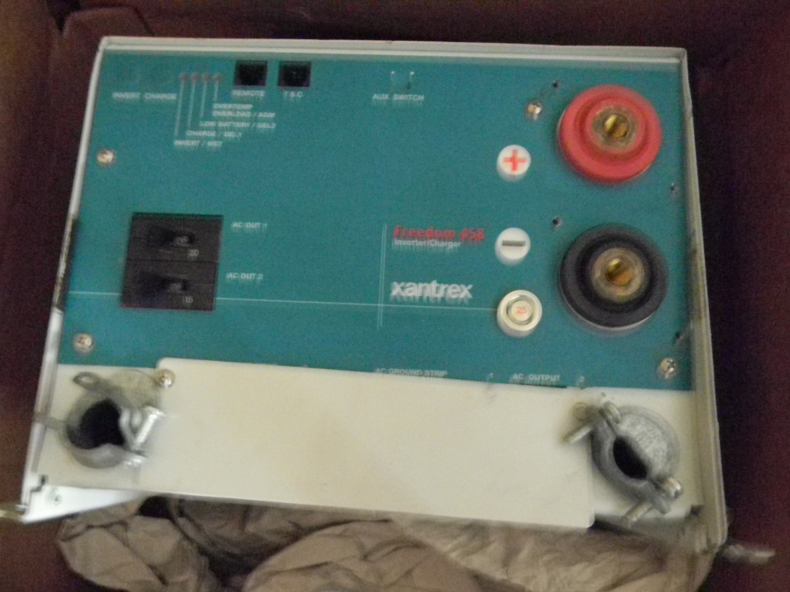 Xantrex Freedom 458 inverter charger 12V 2000W