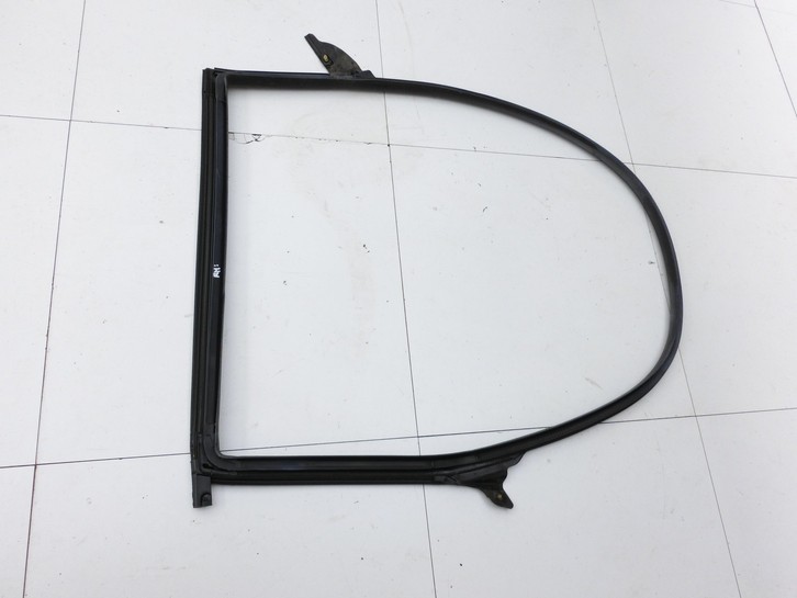 Tesla Model 3 Perf 20-23 Dichtung für Türrahmen Türdichtung Rechts Hinten Tesla Model 3 Perf 20-23 18.04.2023 gebraucht Vorschau 2
