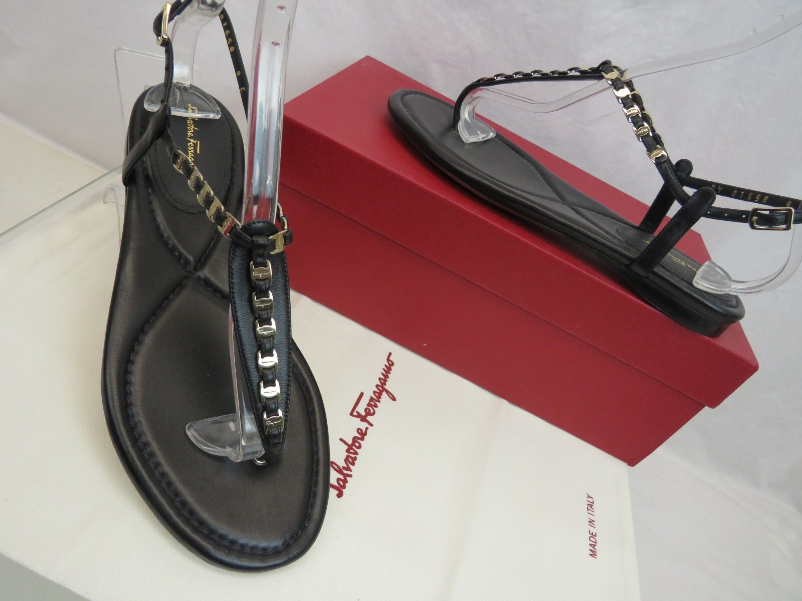 Pre-owned Ferragamo Tahiti Black Leather Buckle T Vara Chain Strap Thong Sandals 9 C