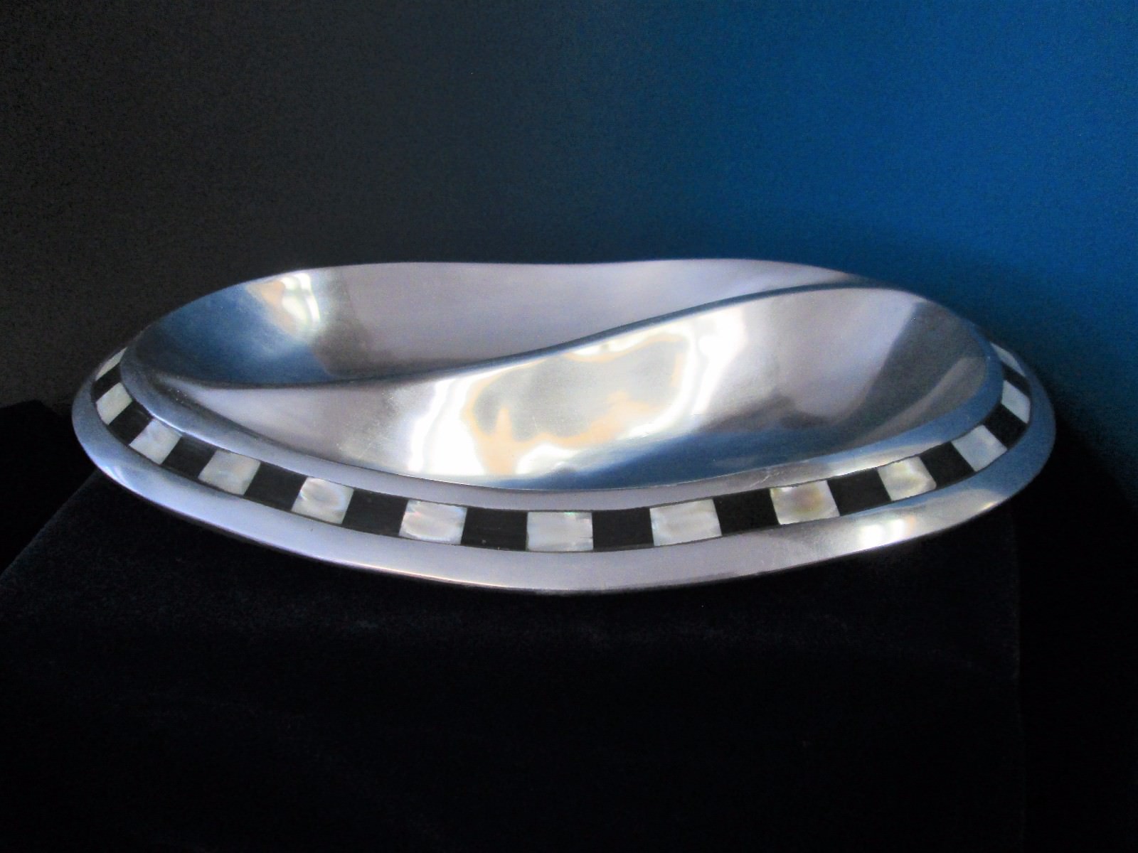 TOWLE Oval Divided Bowl Mother of Pearl & Onyx Inlay Aluminum Alloy Sleek