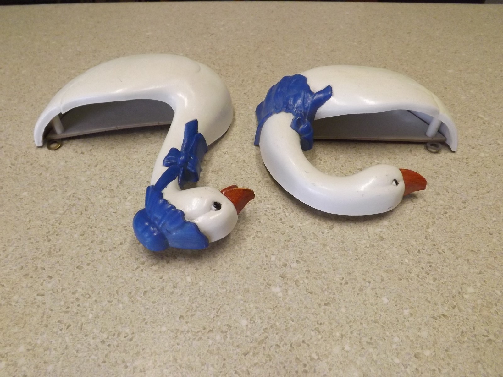 COLLECTIBLE 1987 BURWOOD GIRL AND GEESE 2 GEESE WALL POCKET WALL HANGINGS