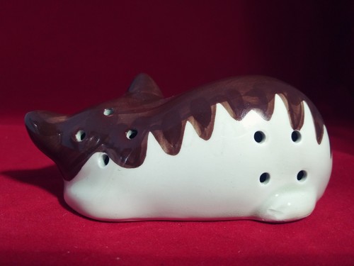 Vintage Takahashi SLEEPING CAT kitten Ceramic Potpourri Pomander Sachet Japan