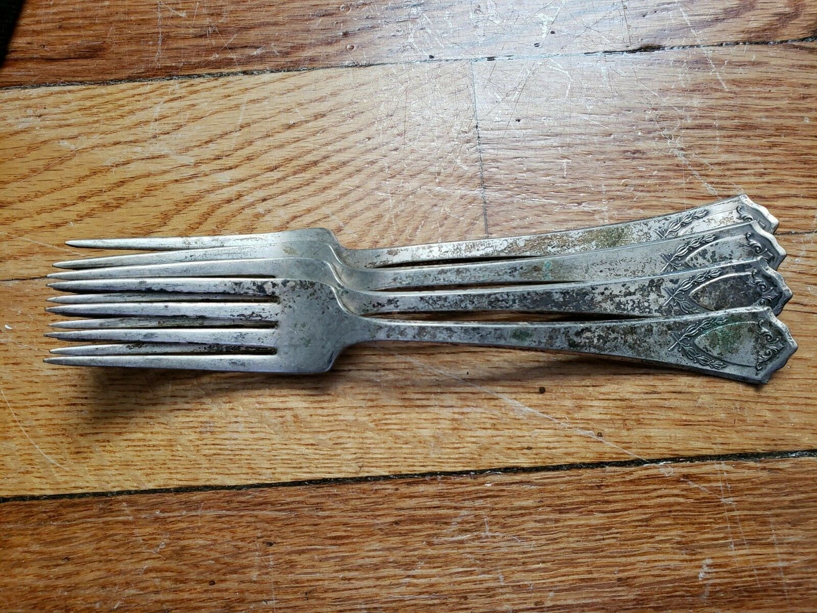 4 ANTIQUE VINTAGE COLLECTIBLE FORKS 7