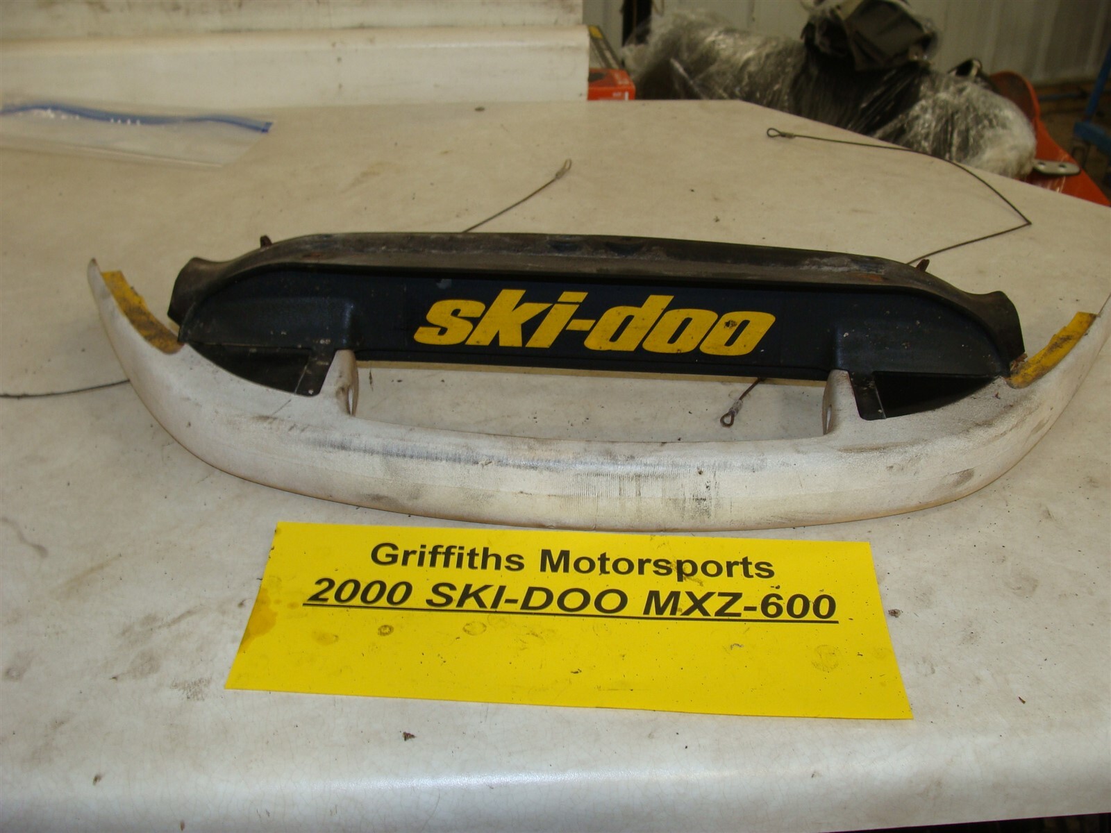テキスト 1999 SKI-DOO MXZ 600 ZX chassis oem front bumper hood hinge