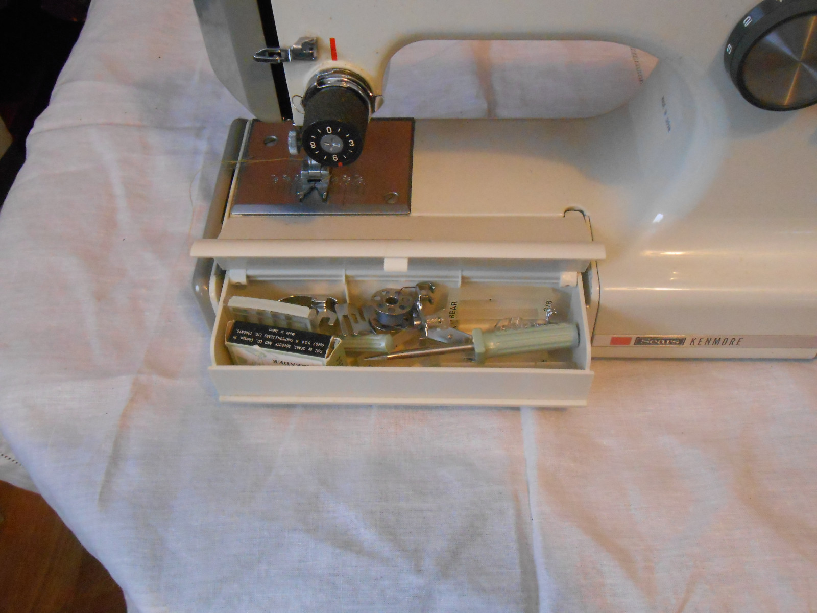 Sears Kenmore 158-10300 Sewing Machine Complete with Hard Case. View Pictures