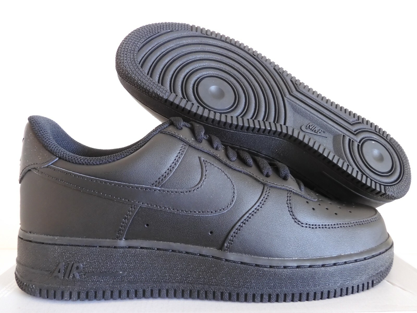 NIKE AIR FORCE 1 07 