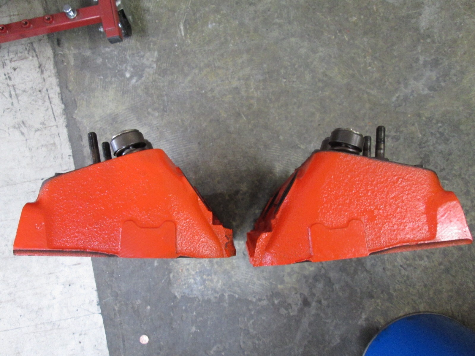 3890462 SBC Double Hump Camelback Heads 1966 Chevelle 3890462 SBC Double Hump Camelback Heads 1966 Chevelle