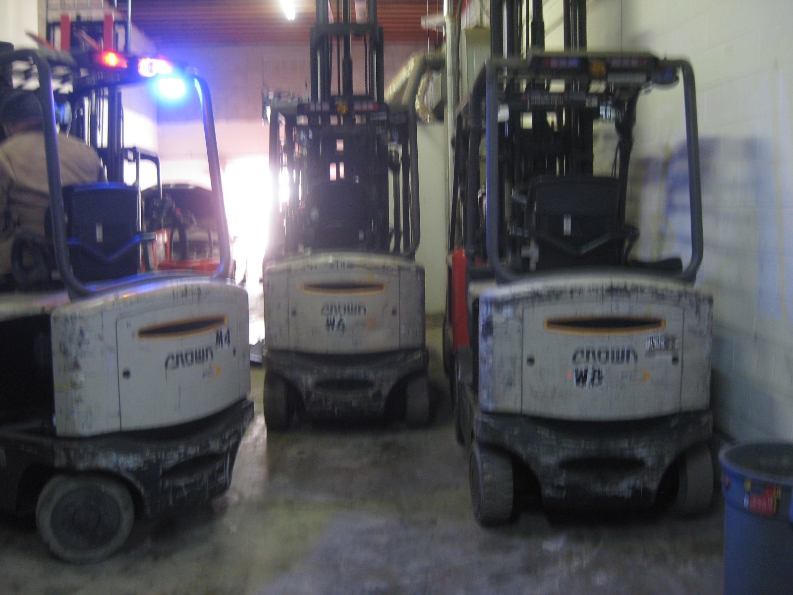 FIVE 2009 CROWN FC4525-50 ELECTRIC FORKLIFTS - CHASSIS ONLY - USED CONDITION