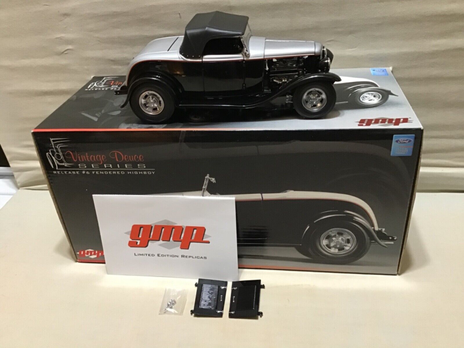 FORD ROADSTER BLACK SILVER FEND 1932 VINTAGE DEUCE #6 1/18 FORD ROADSTER BLACK SILVER FEND 1932 VINTAGE DEUCE #6 1/18