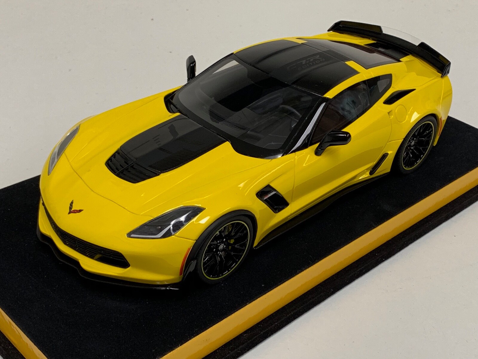 1/18 GT Spirit Chevrolet Corvette Z06 C-7 R Edition Yellow