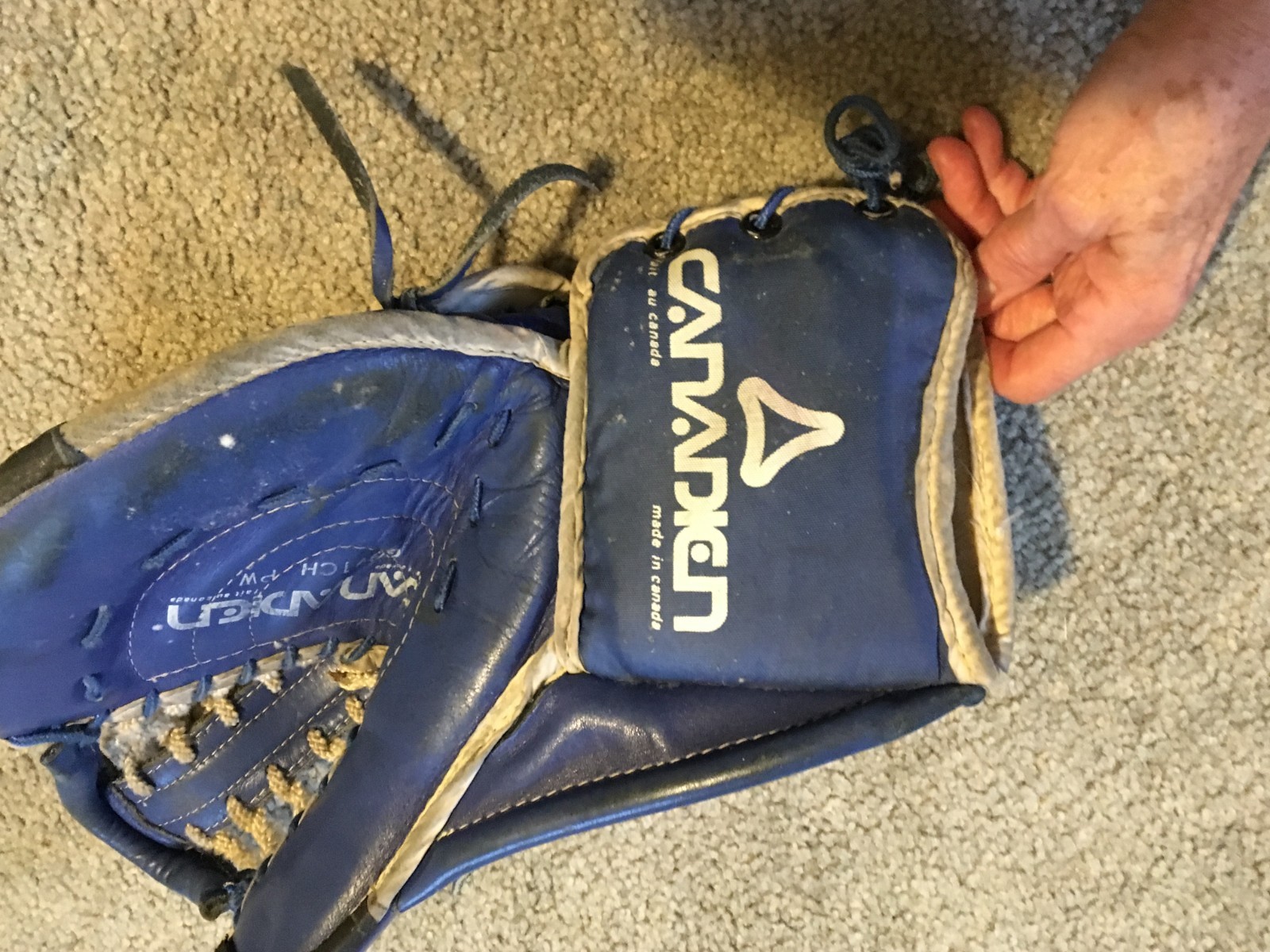 Vintage Ice Hockey Mitt – GG91CH PW,  Canadian Brand?