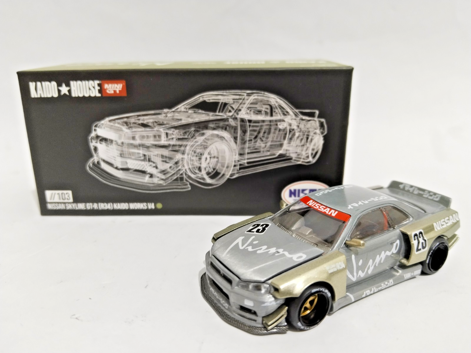 MINIGT KAIDO★HOUSE GT-R (R34) V2 チェイスカー Nissan Skyline GT-R (R34) SHINJUKU Kaido Works™️ V1 CHASE