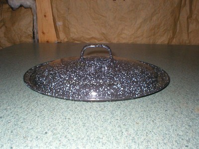 Vintage Graniteware Enamelware 9 1/2