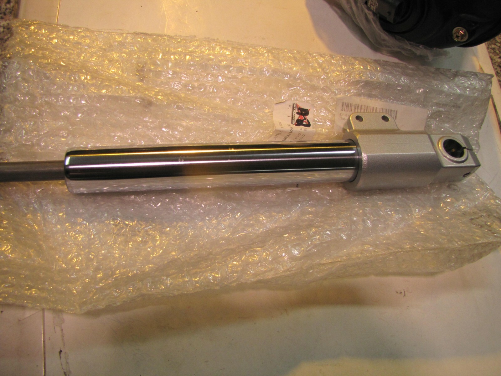 えっつん 20998432 Genuine Volvo Pipe Heater – Truck To Trailer