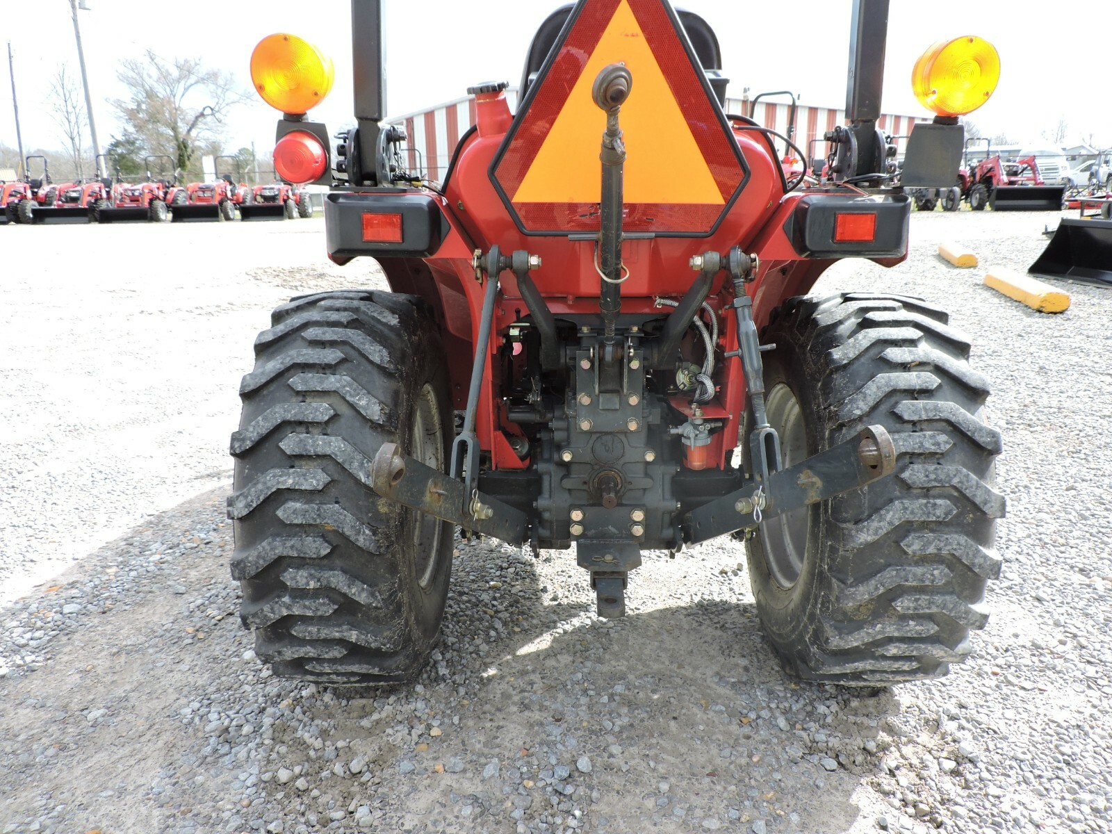 2005 MAHINDRA 2015 TRACTOR  - 4WD - GREAT CONDITION!!