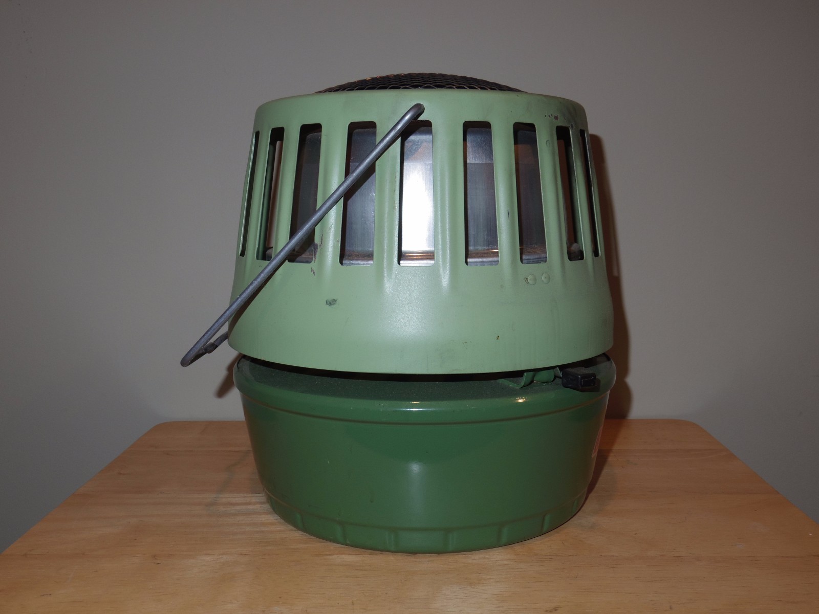 1973 Coleman Catalytic Heater 3000-5000 BTU - Model 513A708 Hunting, Ice Fishing