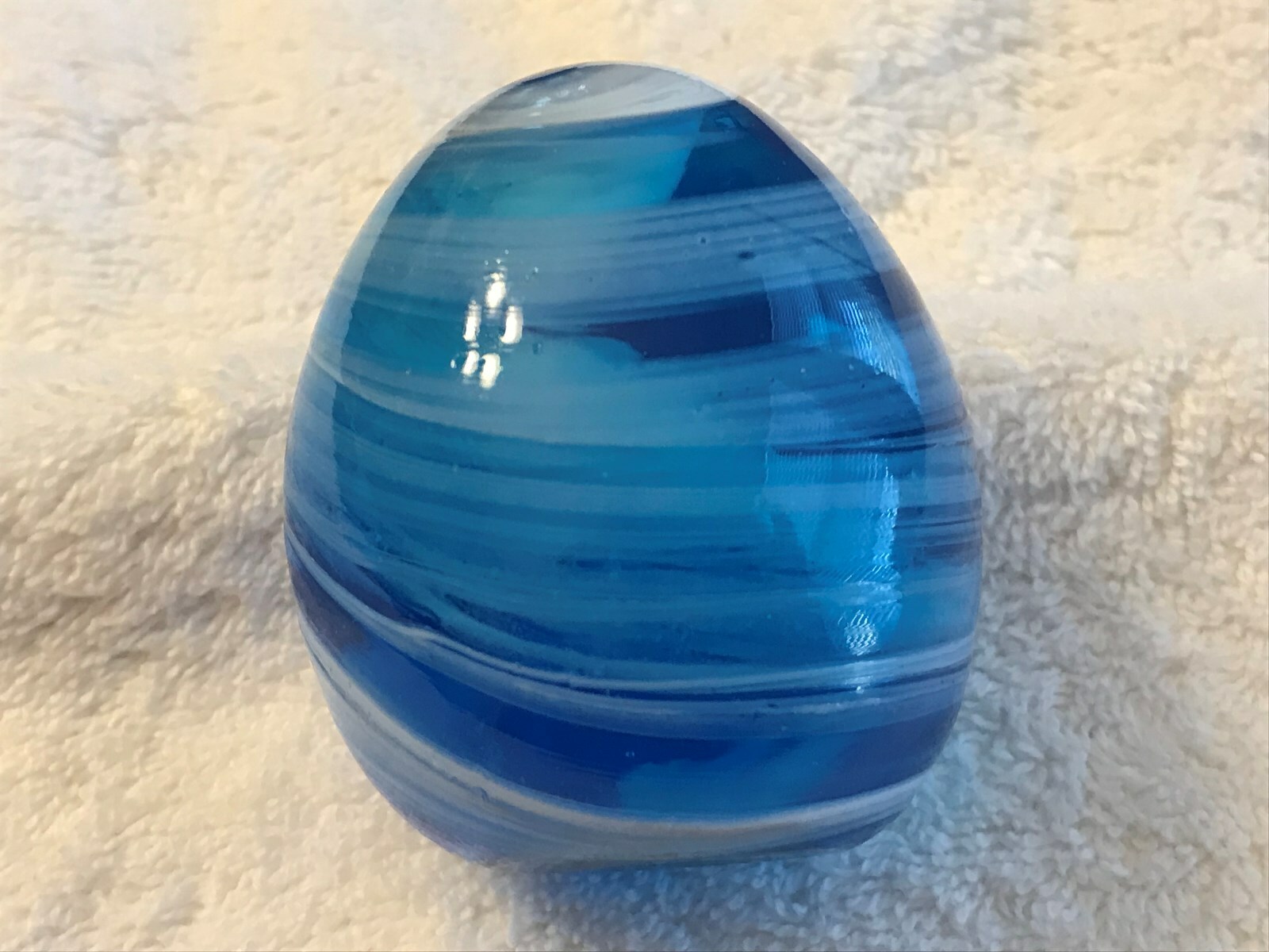 2004 White House Easter Egg / Blue Swirl Glass