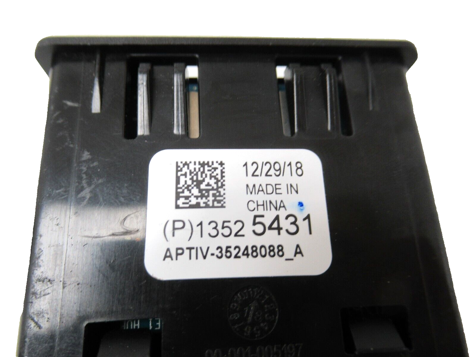 Multimedia Memory Card, USB, USBC Receptacle 2019 Buick Cadillac Chevrolet GMC