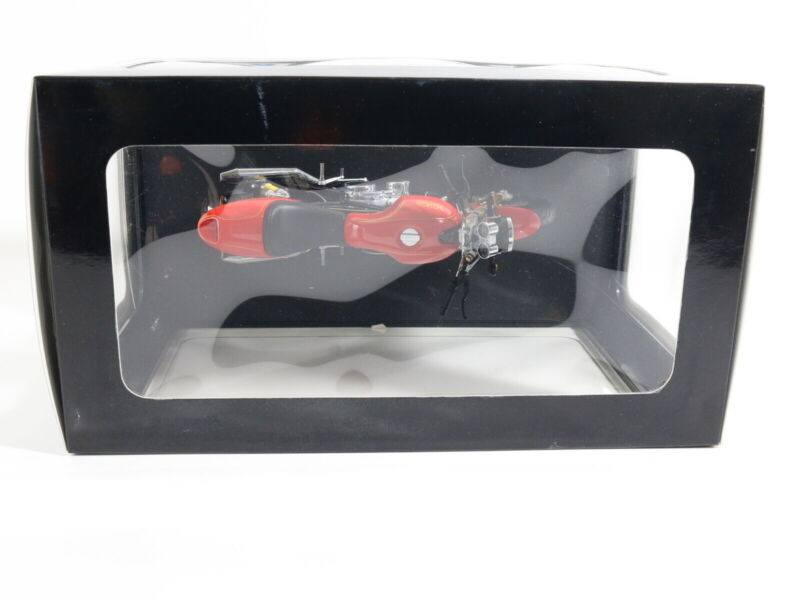 2005 Norton Commando 952 Red Autoart 1:12 Model Motorcycle 2005 Norton Commando 952 Red Autoart 1:12 Model Motorcycle