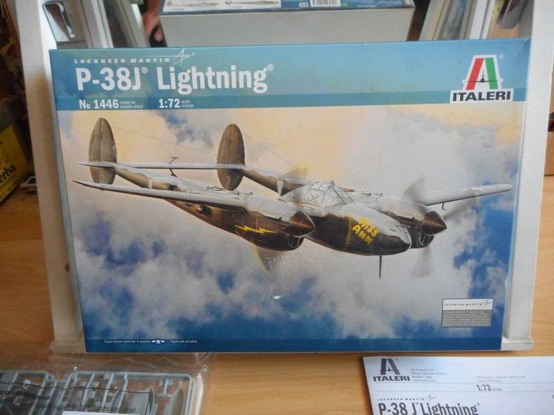 Italeri Lockheed Martin P-38j Lightning Au 1:72 In Box Model Kit