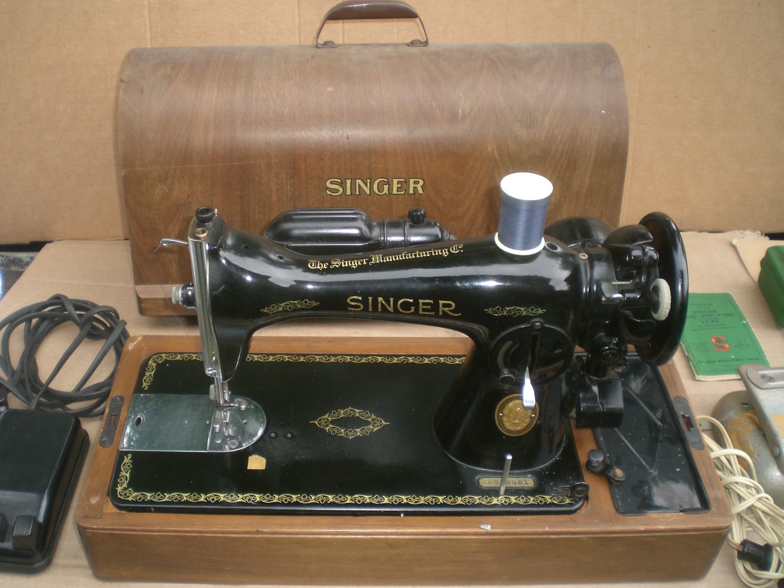 Vintage 1950's Singer Model 15-91 Heavy Duty Sewing Machine with Accessories