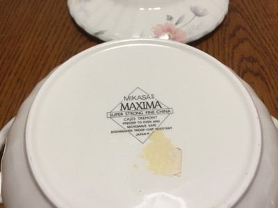 Mikasa Tremont CAJ03  Round Covered Casserole 9 Inches By 3 3/8 Inches